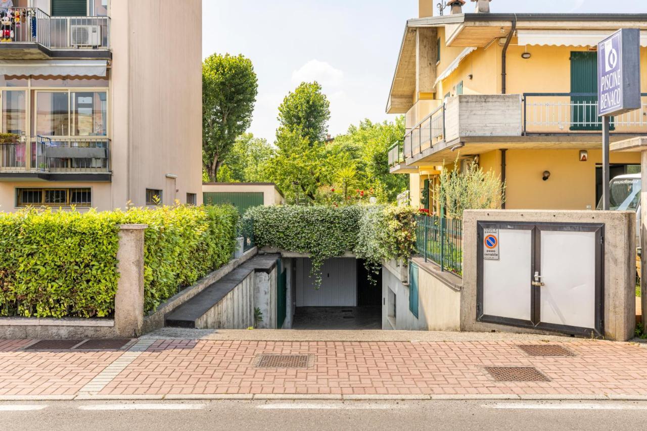 Trendy Aparment With Garage Right By The Lake シルミオーネ エクステリア 写真